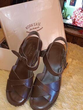 Kork-Ease Vintage 70's Style  Brown Leather Platform Sandals NWOT